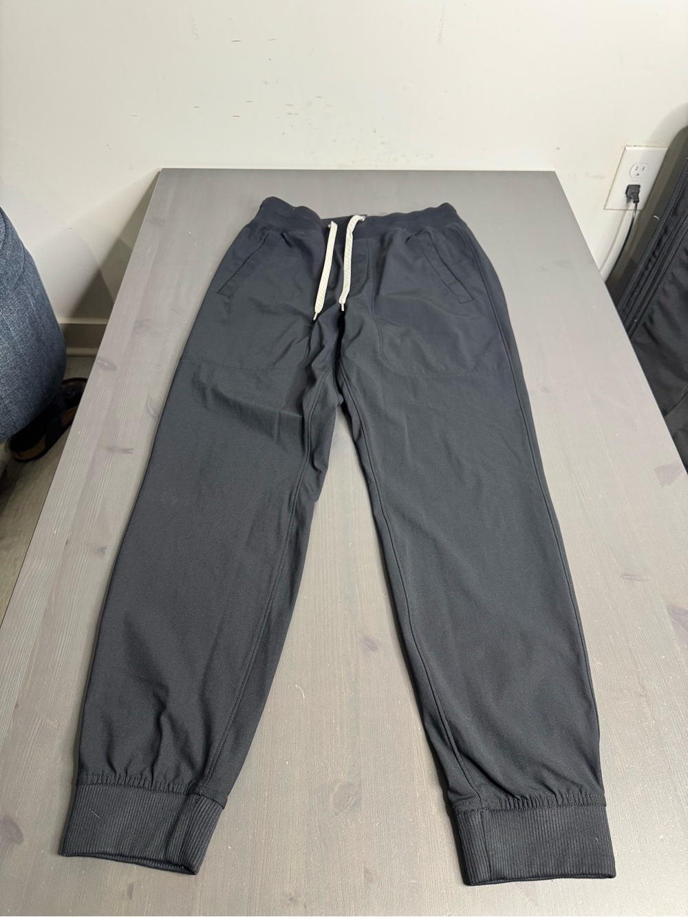 Vuori Men’s Kore Jogger Black Athletic Pants - Picture 5 of 9